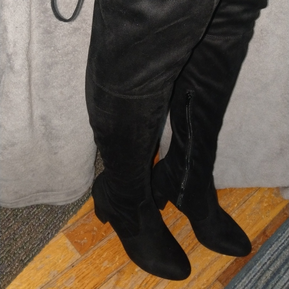 Black knee high boots, size 9 string tie top suede